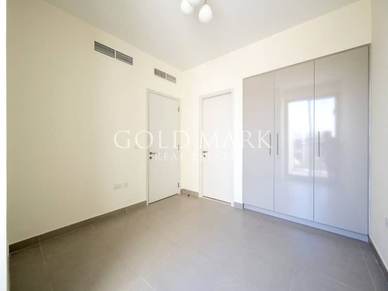 Pool and Park View | Exclusive | Vacant on Dec 15 - Image 11