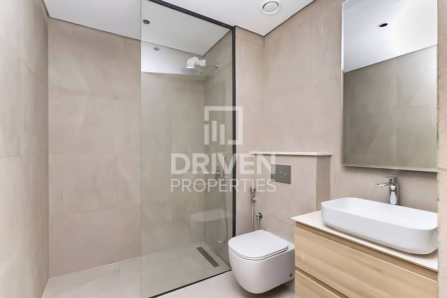 Spacious Apt with Study Room | Elegant Layout - Image 11