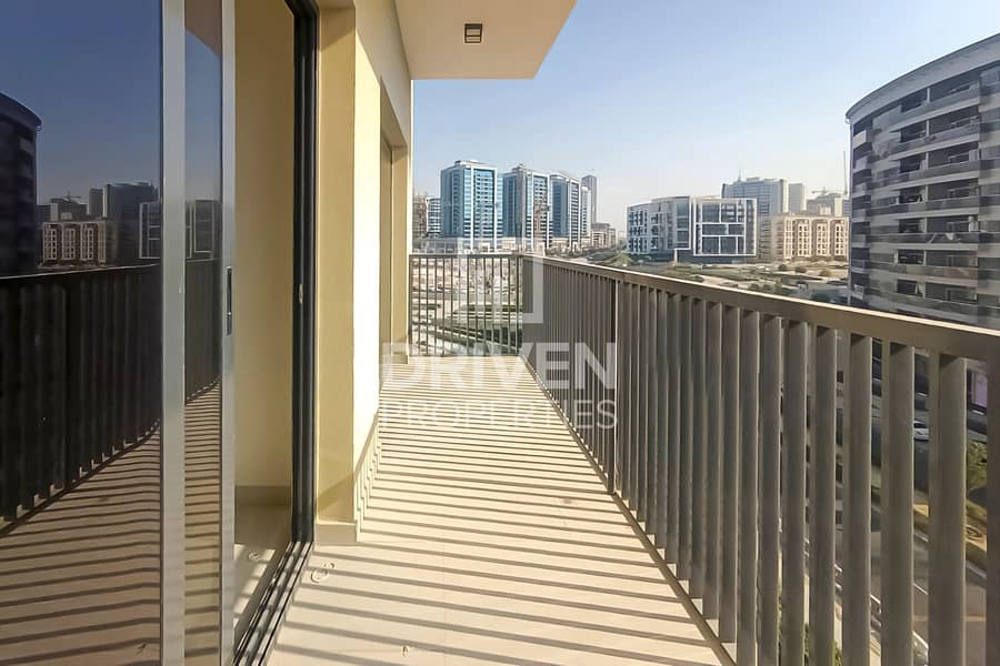 Spacious Apt with Study Room | Elegant Layout - Image 14