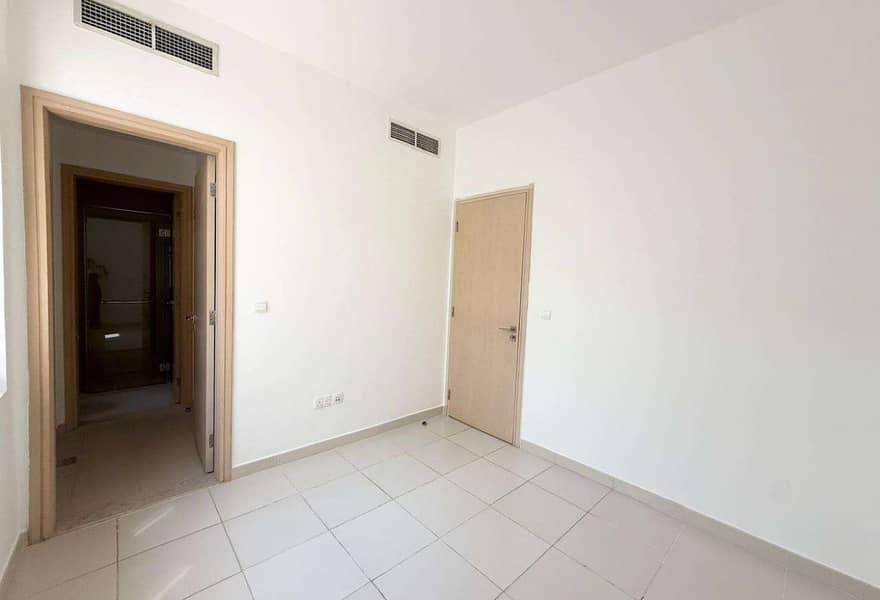 Type H | Single Row | Vacant Now - Image 9