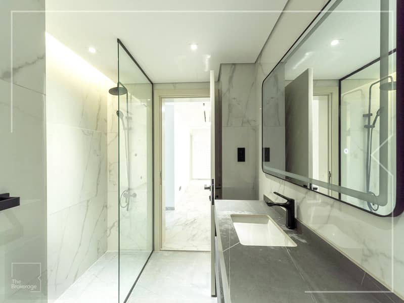 Stunning Lake View | Fully Renovated | Vacant - Image 15