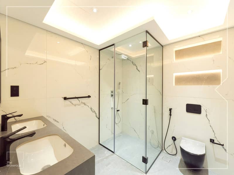 Stunning Lake View | Fully Renovated | Vacant - Image 22