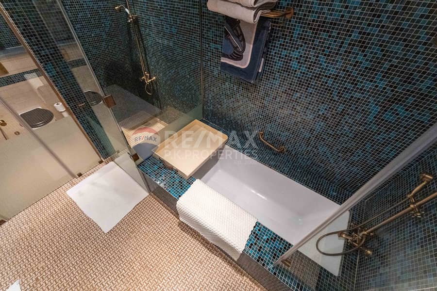 Vacant | Burj Al Arab View | Furnished - Image 22