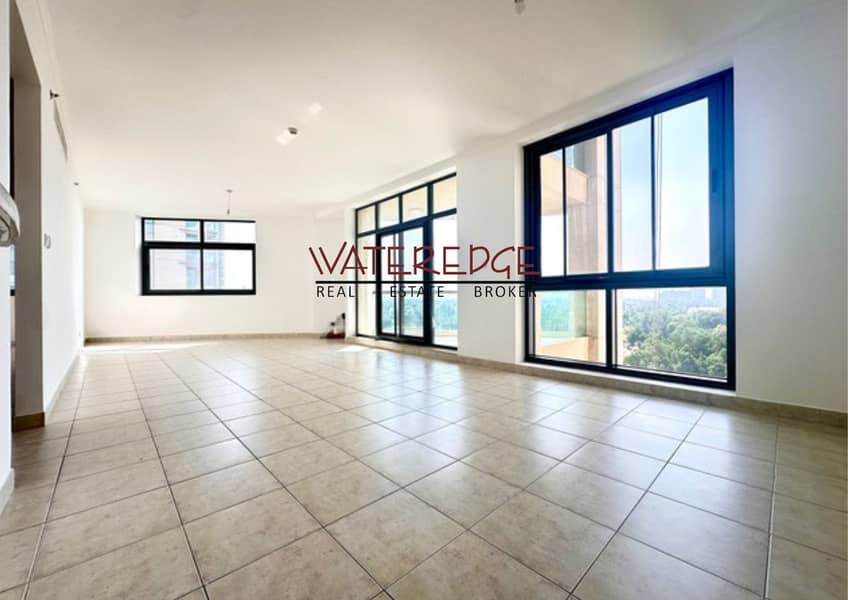 Immaculate Condition Large 2bed Full Golf View