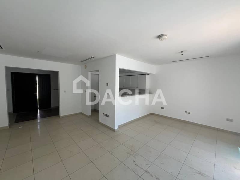 Vacant Early Feb |Outstanding Pool | Converted 2br