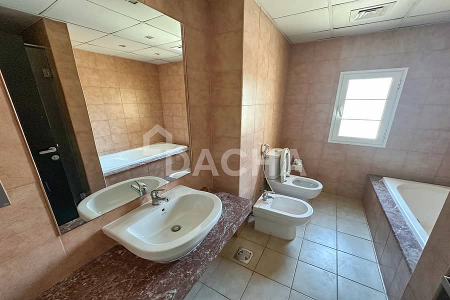 Vacant Early Feb |Outstanding Pool | Converted 2br - Image 6