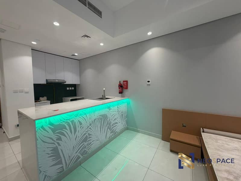 Semi Furnished| Vacant | Spacious | Community View | 1 Month Free