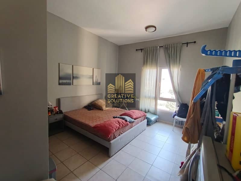 Fully furnished studio ready to move near by metro