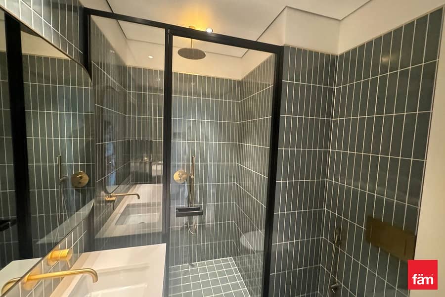 Burj Khalifa View | Top Amenities | Luxury Studio - Image 16