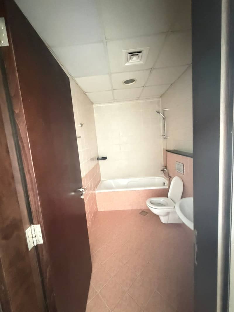 VACANT 1-BEDROOM APARTMENT | VERY SPACIOUS | AVAILABLE FOR SALE - Image 6