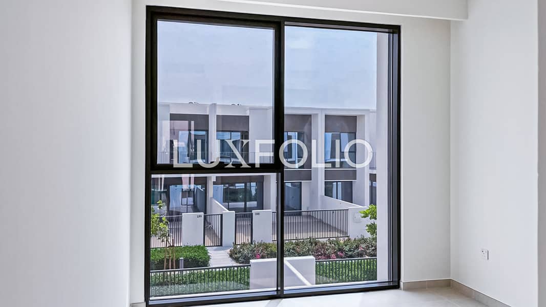 Single Row | On Park | Ready