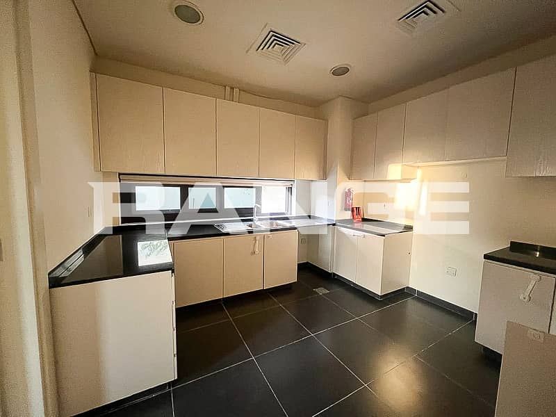 Spacious Layout|Modren Living| Near Park