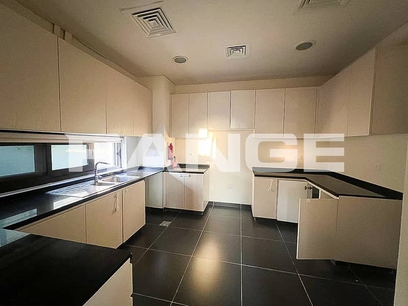 Spacious Layout|Modren Living| Near Park