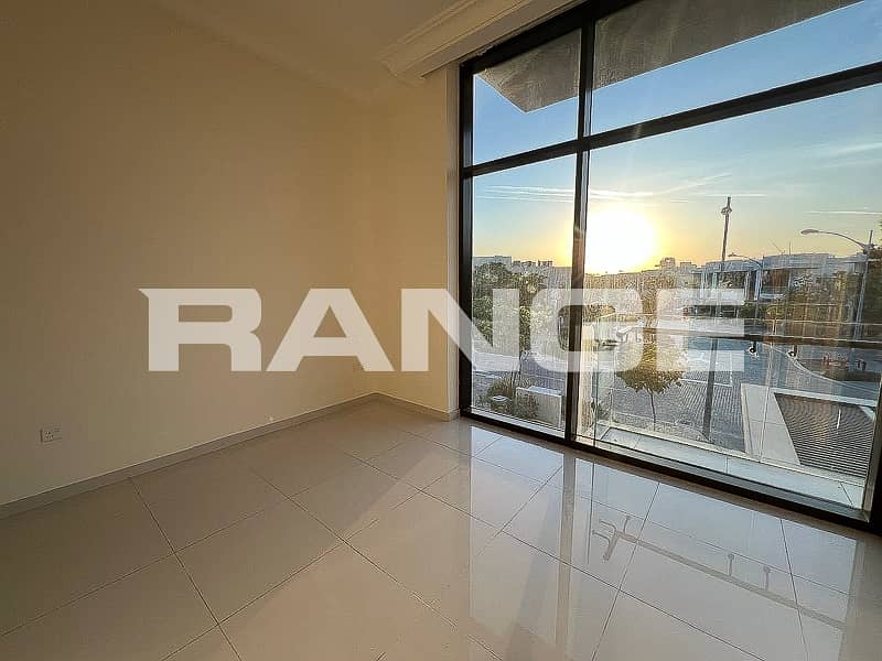 Spacious Layout|Modren Living| Near Park - Image 9