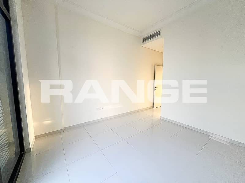 Spacious Layout|Modren Living| Near Park - Image 11