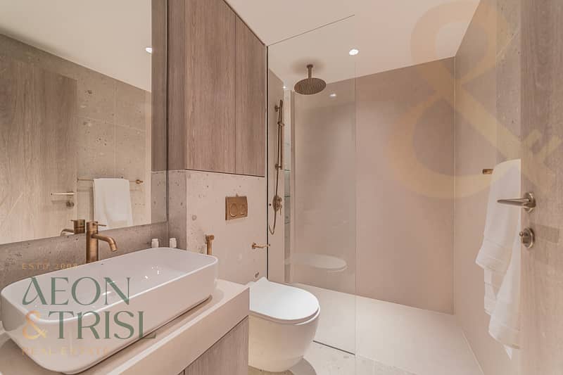 Spacious 1 bedroom with Full Fitted Kitchen - Image 11