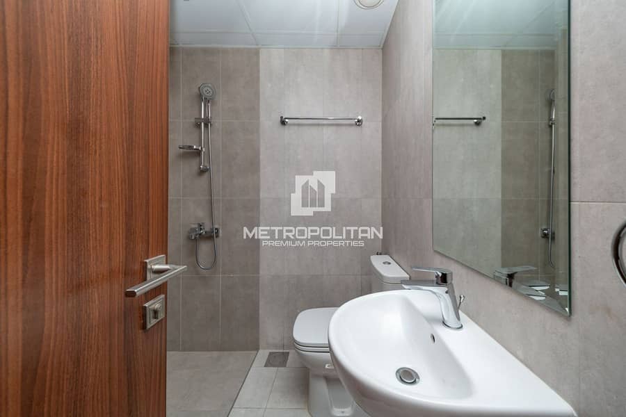 Elegant | Spacious Plot | Private Garden - Image 15