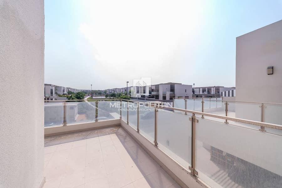 Elegant | Spacious Plot | Private Garden - Image 16