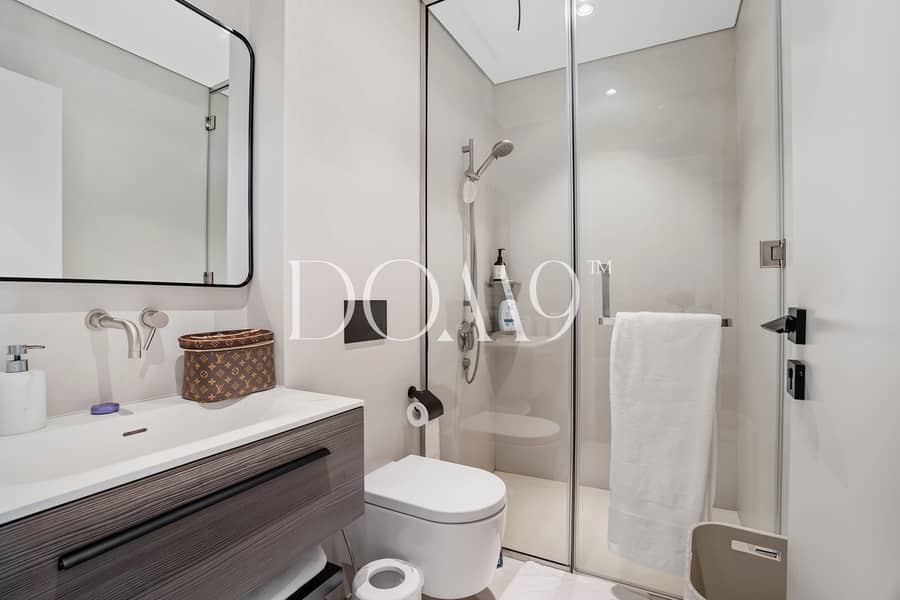 Upgraded and semi-furnished | Vacant | Landscaped - Image 24