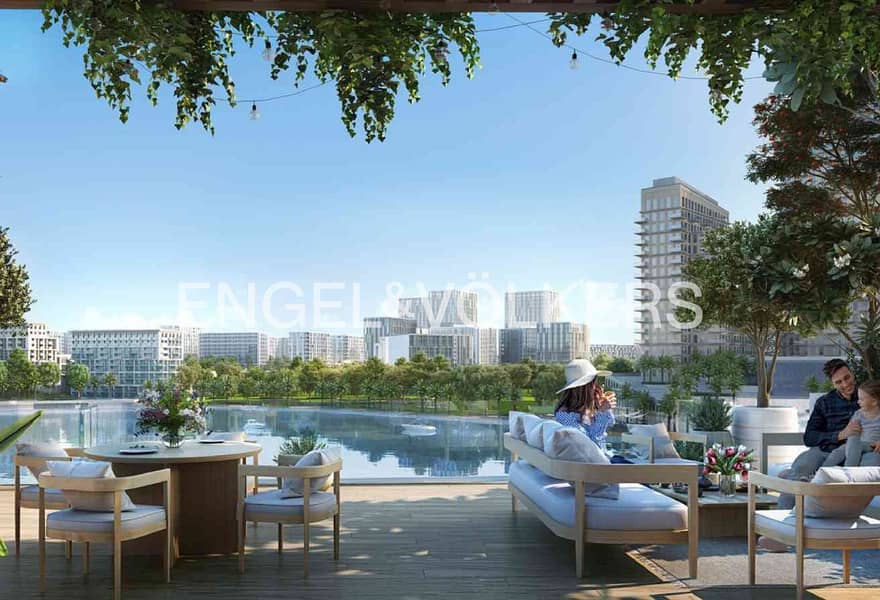 Spacious Corner Unit with Full Canal View - Image 10