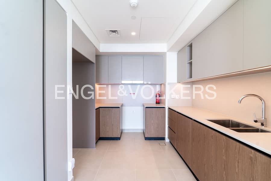 High-Floor Living with Stunning Lagoon Views - Image 6