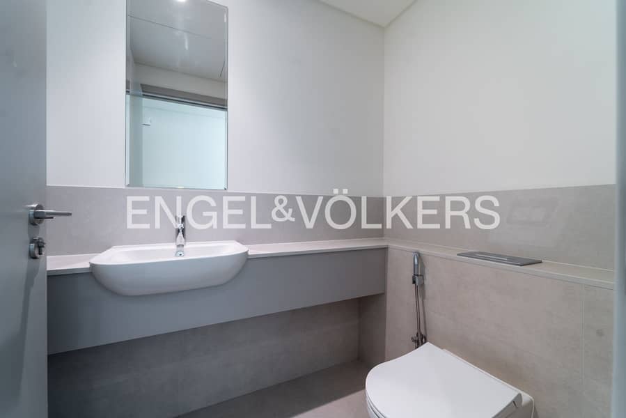 High-Floor Living with Stunning Lagoon Views - Image 16