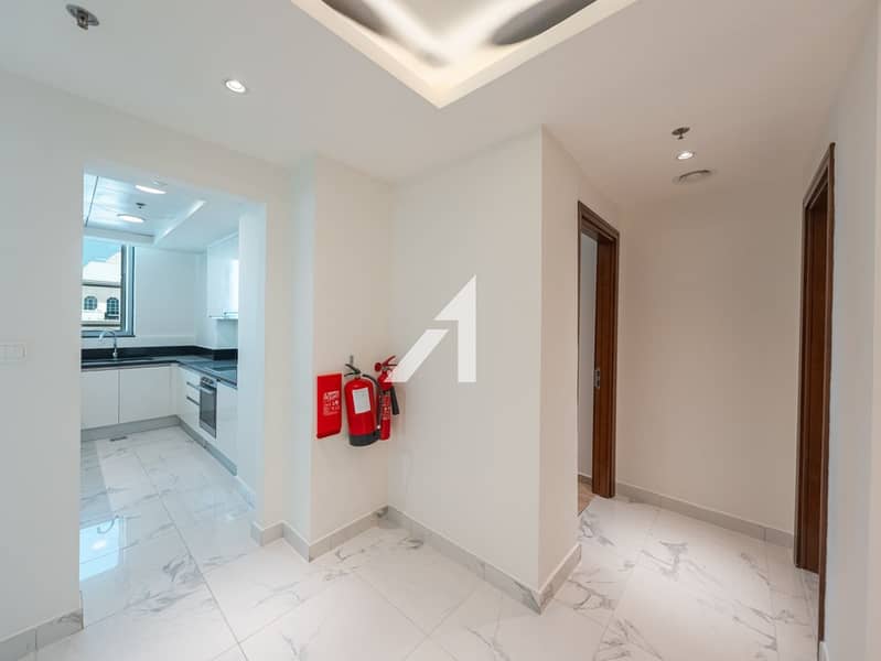 Vacant | En suite Maids Room | Pool and Sea Views - Image 10