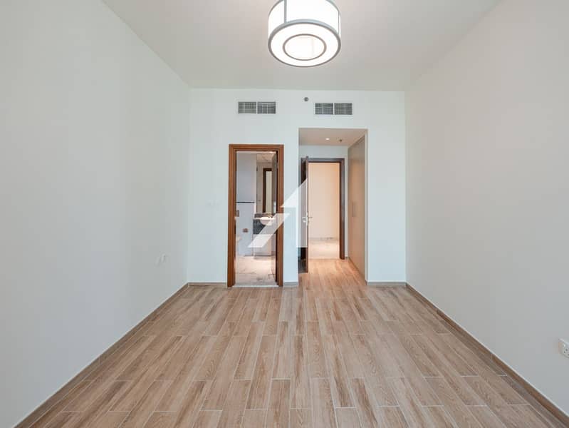 Vacant | En suite Maids Room | Pool and Sea Views - Image 19