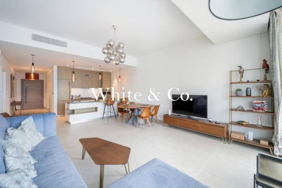 Skyline Views | Luxurious Unit | Balcony