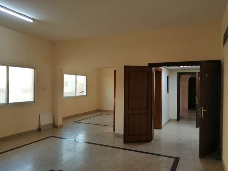 VERY NICE 3 BEDROOM HALL IN BUILDING AT 25TH STREET MUROOR