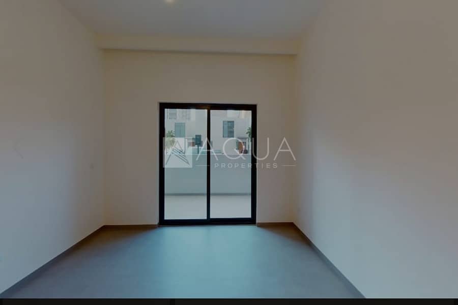 Spacious | Built in Kitchen | Unfurnished - Image 9