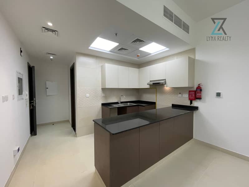 Modern Studio Apartment with Open View Near the Park - Image 7