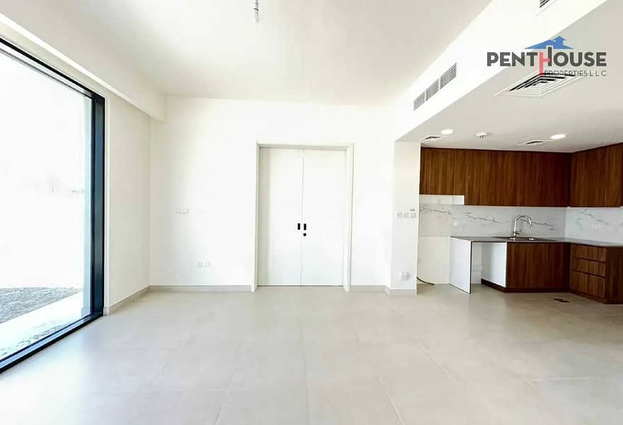 Ready To Move In| Prime Location |Spacious Layout - Image 9