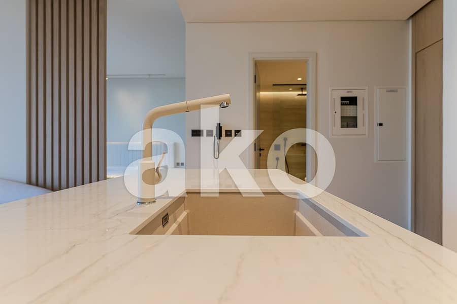 Luxury Fully Furnished Studio Exclusive High Floor - Image 20