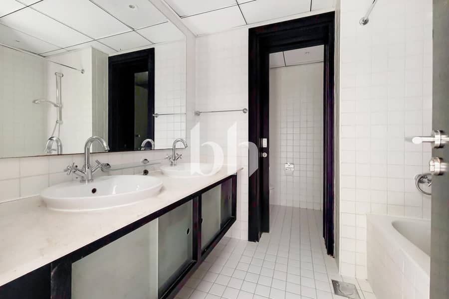 Vacant Soon | Higher Floor | Partial marina view - Image 8