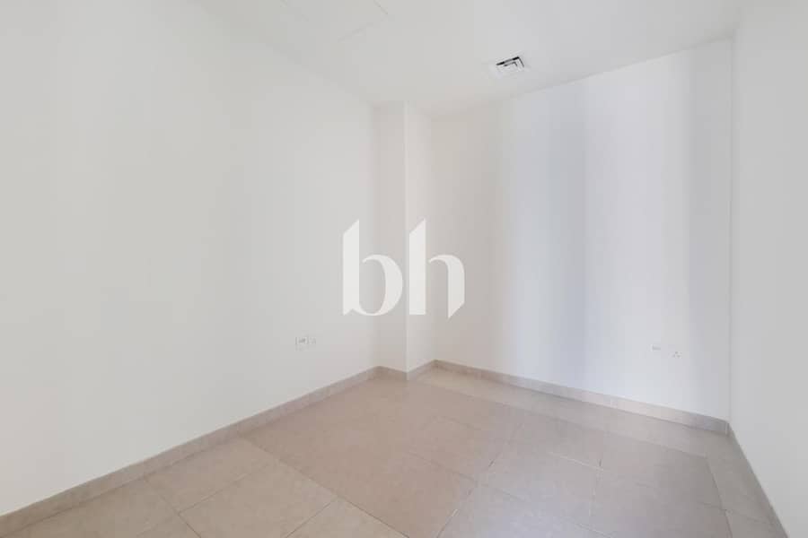 Vacant Soon | Higher Floor | Partial marina view - Image 12