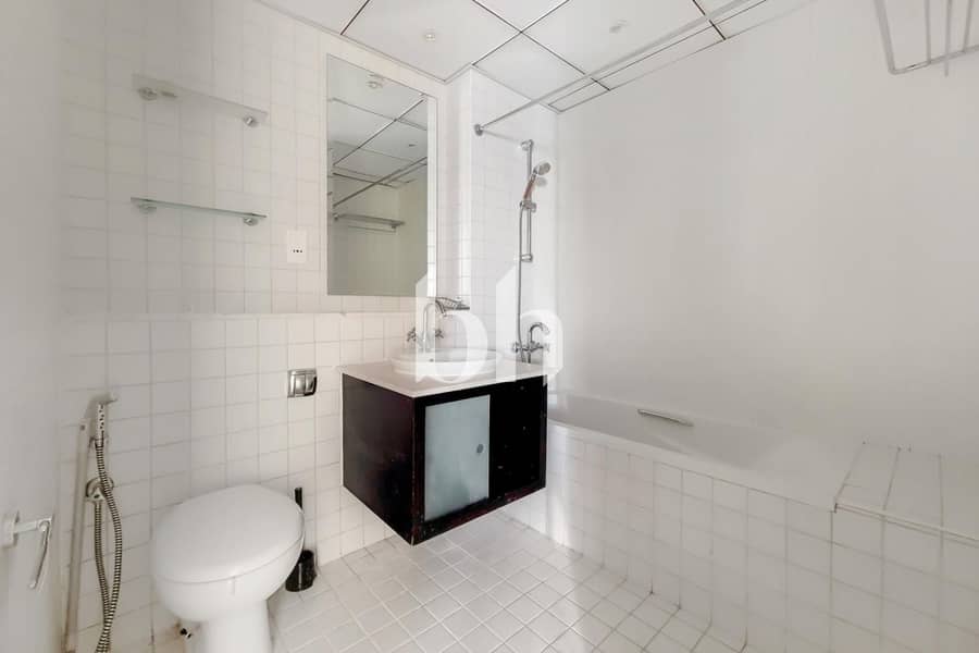 Vacant Soon | Higher Floor | Partial marina view - Image 13