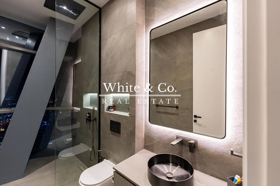 Upgraded | Furnished Penthouse | Duplex - Image 22