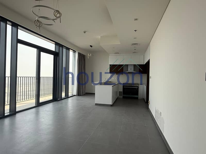 Luxurious 3BR + M/R | High Floor | Sea View