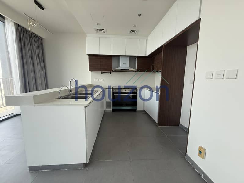 Luxurious 3BR + M/R | High Floor | Sea View