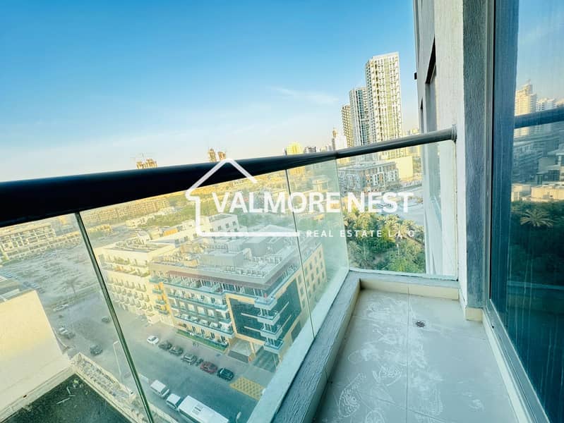 Bright & Spacious I Skyline view I Prime location - Image 7