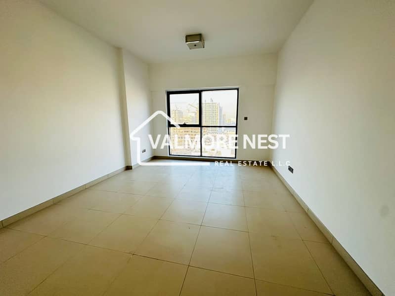 Bright & Spacious I Skyline view I Prime location - Image 6