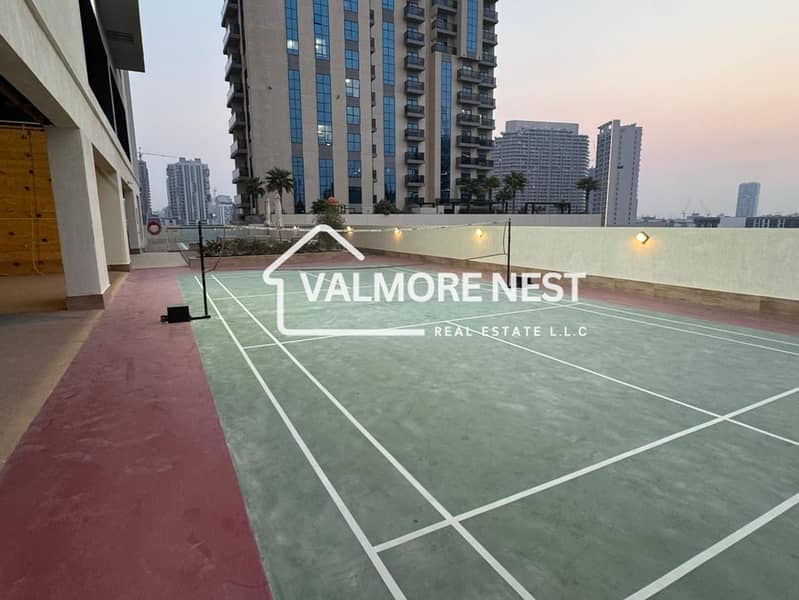 Bright & Spacious I Skyline view I Prime location - Image 9