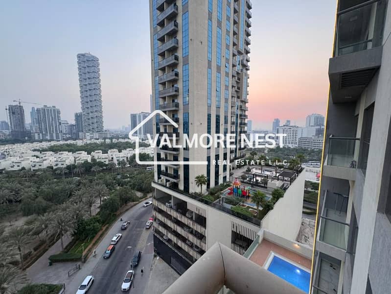 Bright & Spacious I Skyline view I Prime location - Image 10