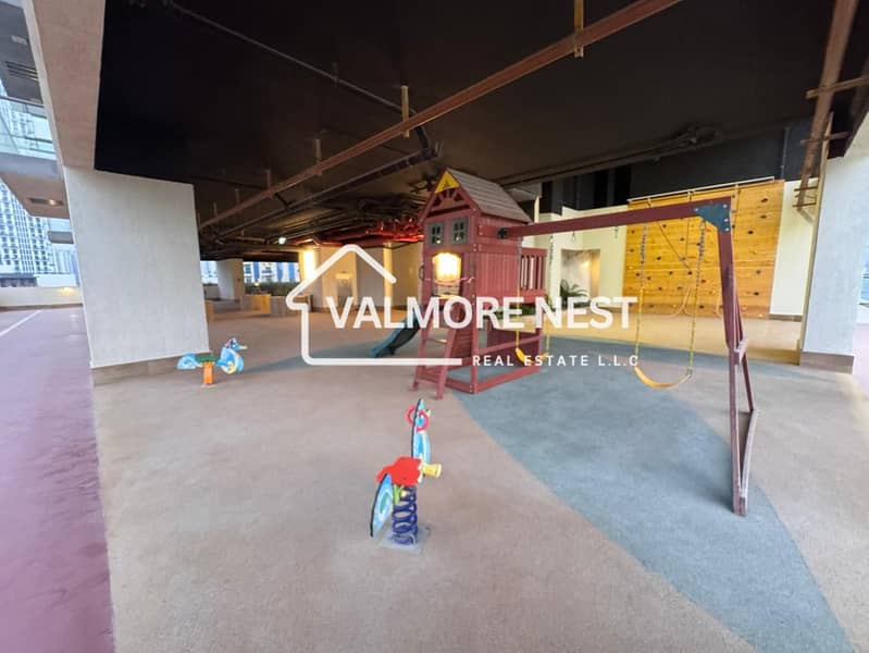 Bright & Spacious I Skyline view I Prime location - Image 11