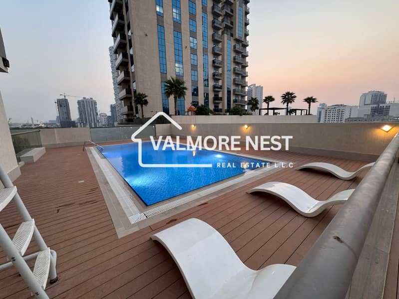 Bright & Spacious I Skyline view I Prime location - Image 13