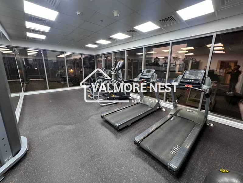 Bright & Spacious I Skyline view I Prime location - Image 14