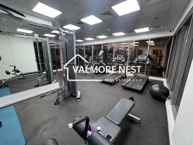 Bright & Spacious I Skyline view I Prime location - Image 15