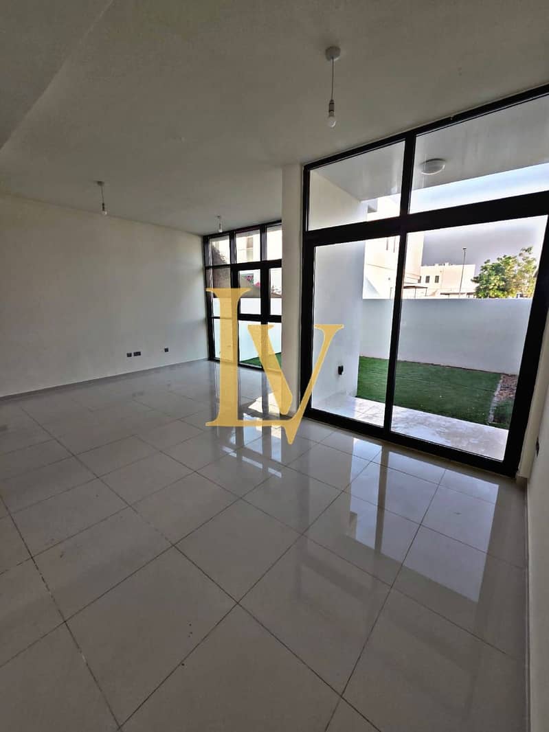 3 Bed+Maid | Middle unit | R2M14 | Rentd | Big Balcony
