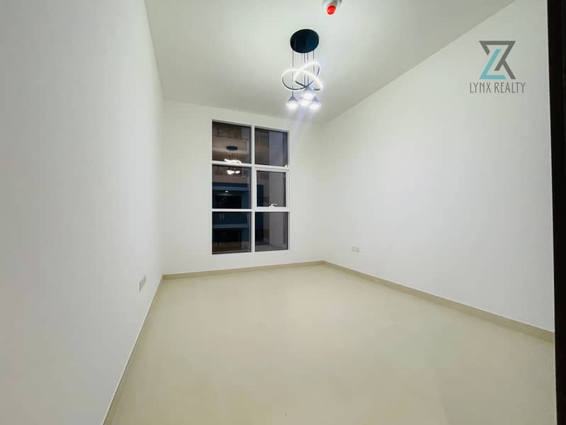 Spacious and luxury 1Bedroom With GYM pool parking